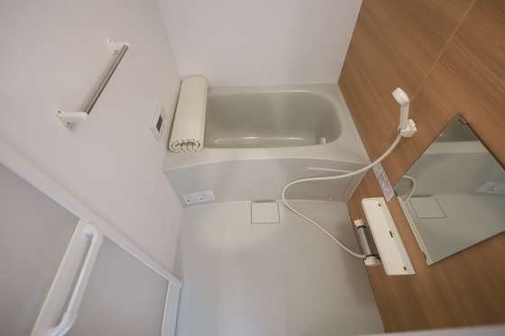 バス・シャワールーム　※別部屋の写真です