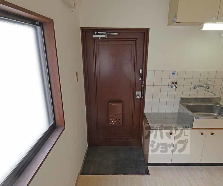 叡山電鉄叡山本線 茶山・京都芸術大学駅 徒歩23分 4階建 築37年の玄関写真