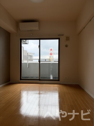 ＪＲ中央本線 鶴舞駅 徒歩7分 14階建 築19年の居間写真