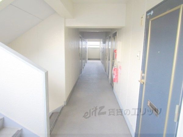 ロビー　通路