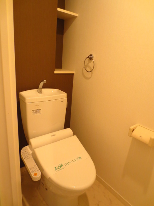 ドムール県庁前のトイレ写真