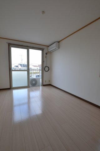 居室・リビング　別号室の画像です。ご参考下さい