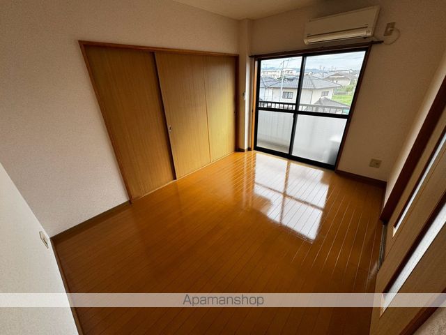 ハイツ新島 C棟の居間写真
