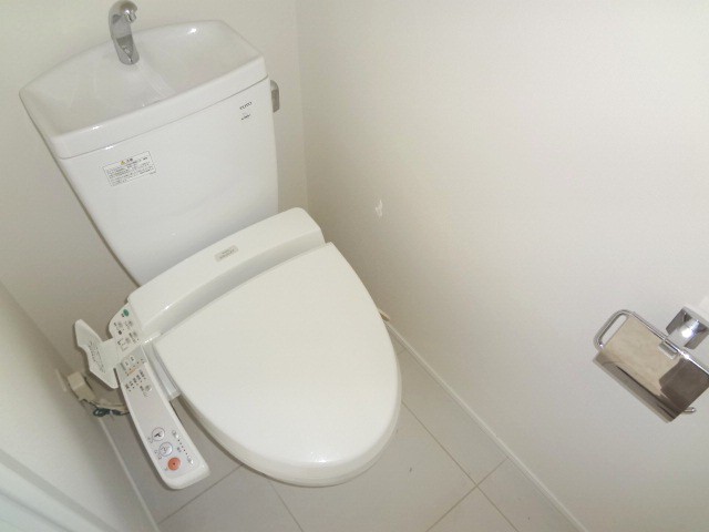 地下鉄御堂筋線 江坂駅 徒歩3分 13階建 築20年のトイレ写真