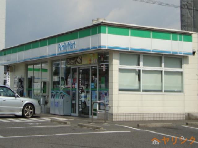コンビニ　ファミリーマート（コンビニ）（コンビニ）まで600m
