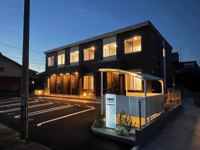 エントランス　外観写真（夜）