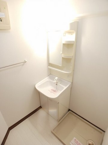 洗面設備　スペースが確保できる洗面所です