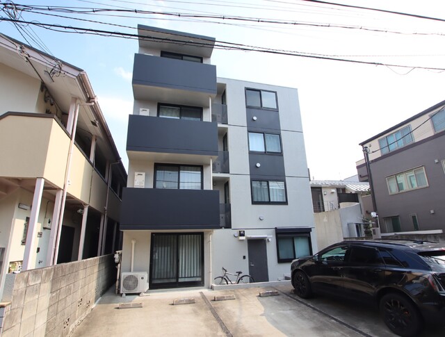 建物外観　◆２０１９年２月築／外観コンクリート打ち放しのマンション