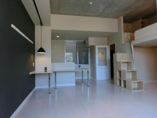 アルテイーストタワーの居間写真