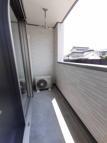 バルコニー　お洗濯にも便利なバルコニー付き