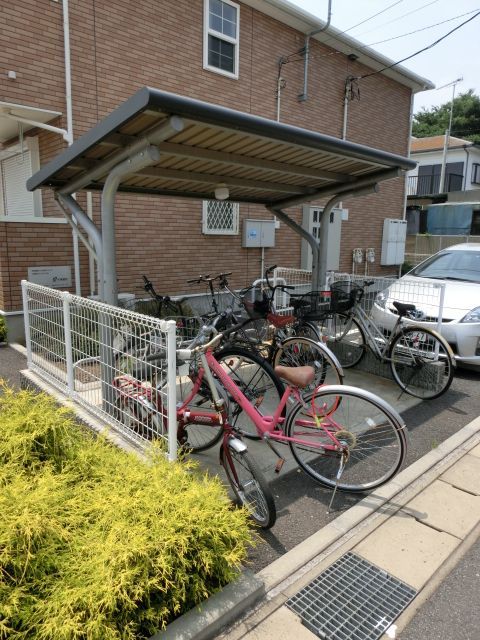 その他共有部分　屋根付駐輪場。