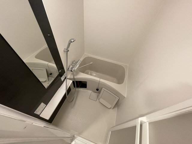 バス・シャワールーム　落ち着いた空間のお風呂です