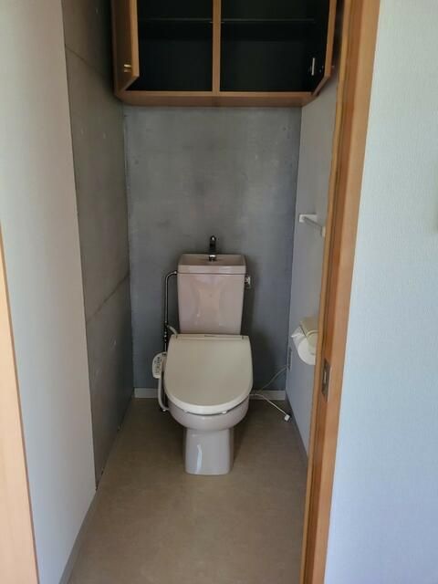 西武新宿線 野方駅 徒歩13分 3階建 築28年のトイレ写真