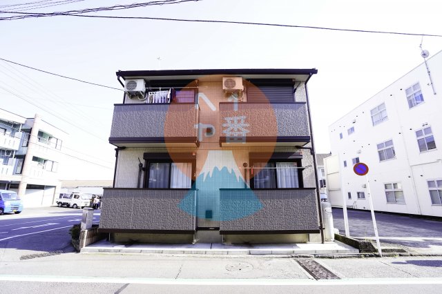 建物外観　オーガスト螢の外観です。