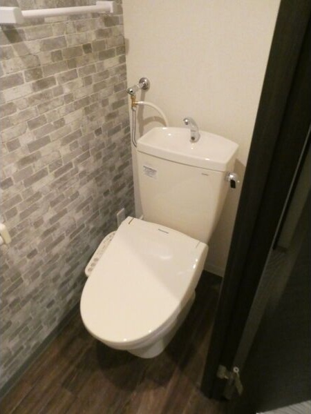 Y’sフェリーチェ南郷のトイレ写真