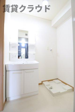洗面設備　デザインだけでなく、収納力も◎洗面台もスッキリ♪