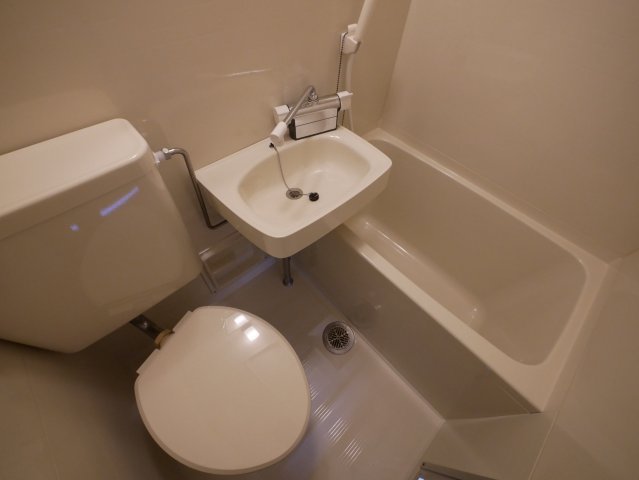近鉄大阪線 今里駅 徒歩7分 6階建 築39年のトイレ写真