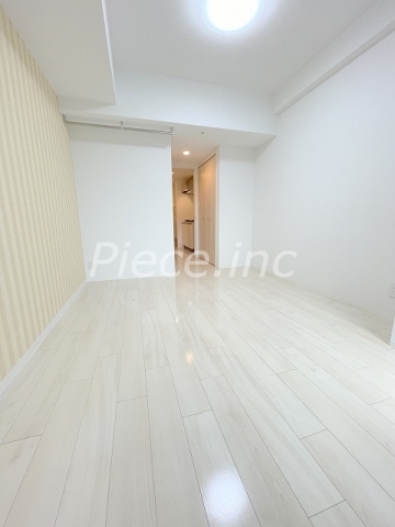 プレミアムコート谷町4丁目の居間写真