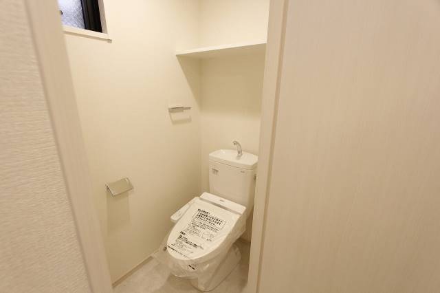 トイレ　※２０１号室の写真です
