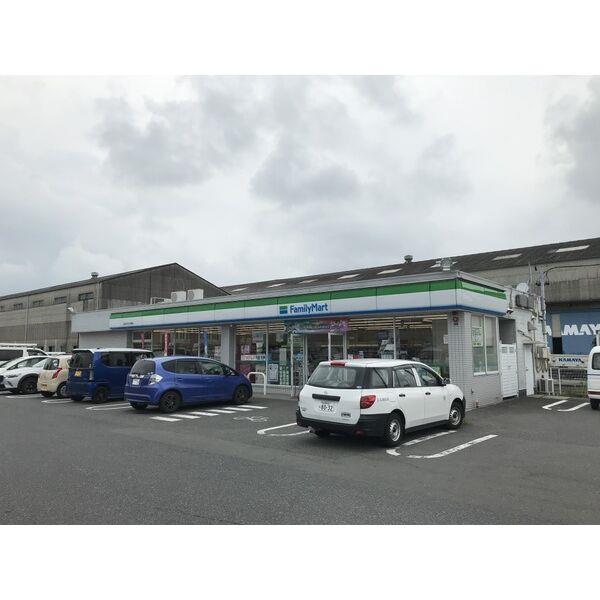 コンビニ　ファミリーマート（コンビニ）まで133m
