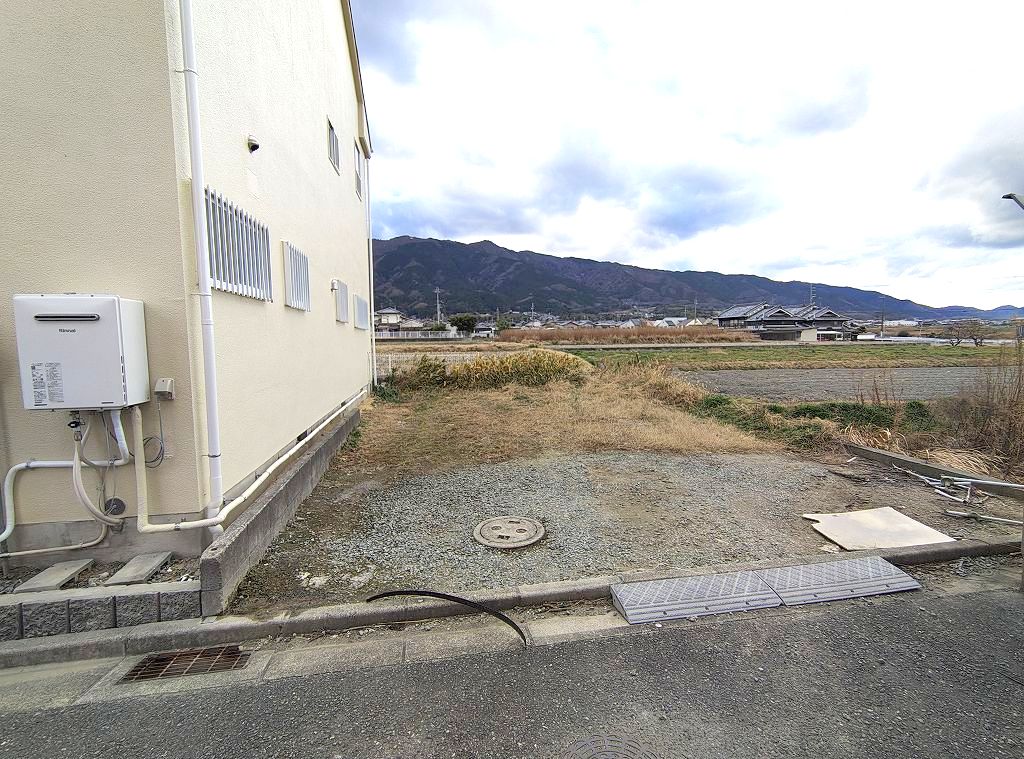 駐車場　北隣で駐車場5500円で借りれます