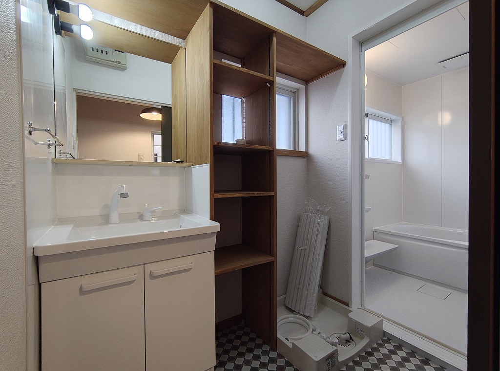 洗面設備　シャンプードレッサー新品入れ替え