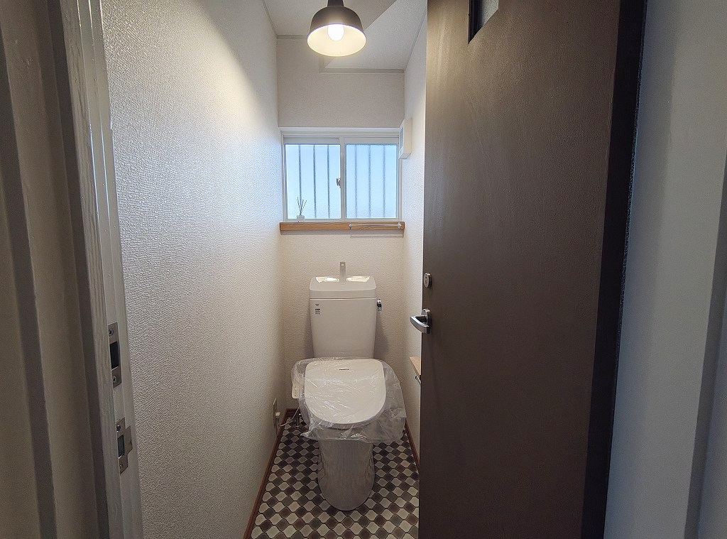 トイレ　シャワートイレも新品入れ替え