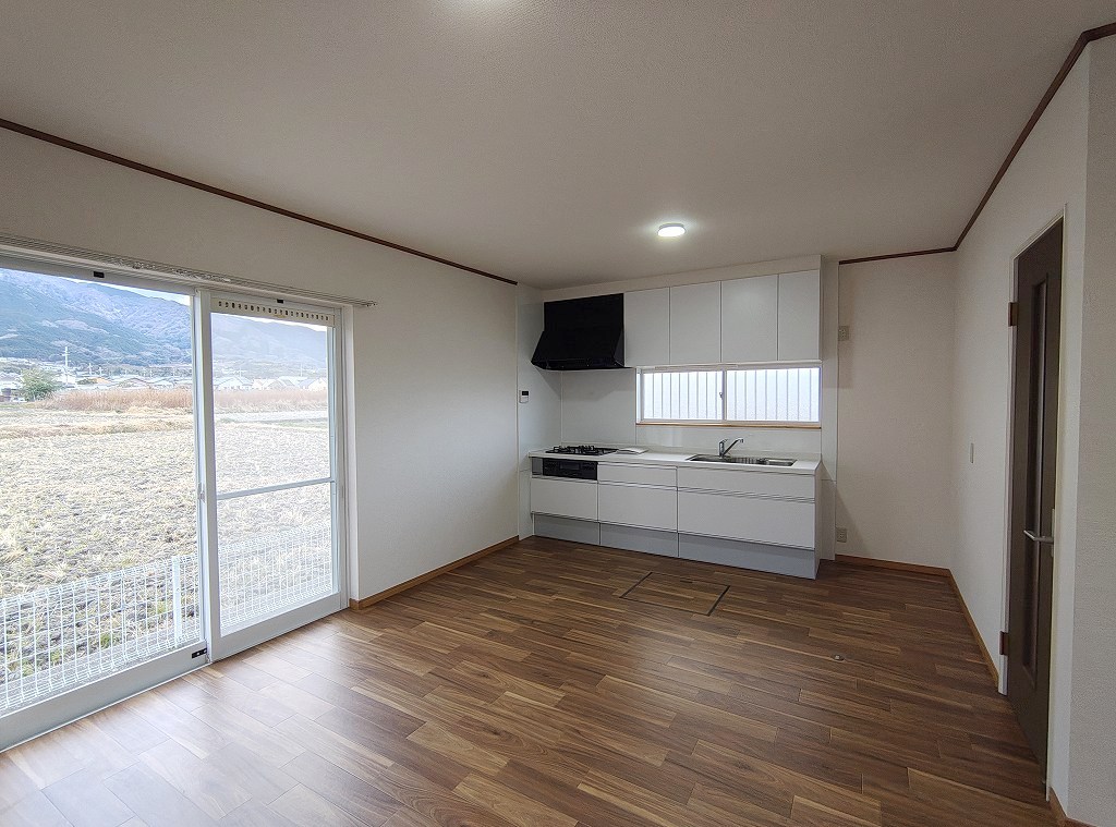 居室・リビング　広々きれいなリビング