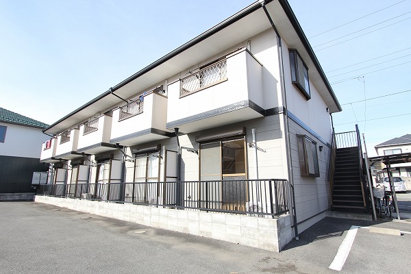 建物外観　☆南面が駐車場なので陽当たりが良いです☆