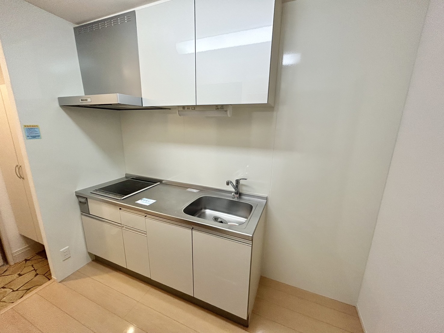 キッチン　同タイプの写真になります。