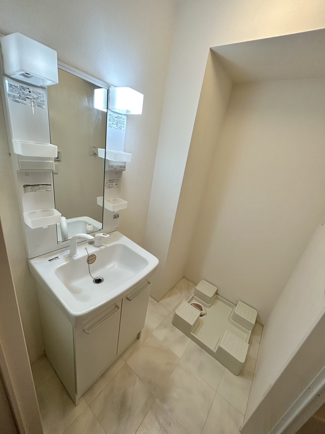 洗面設備　同タイプの写真になります。