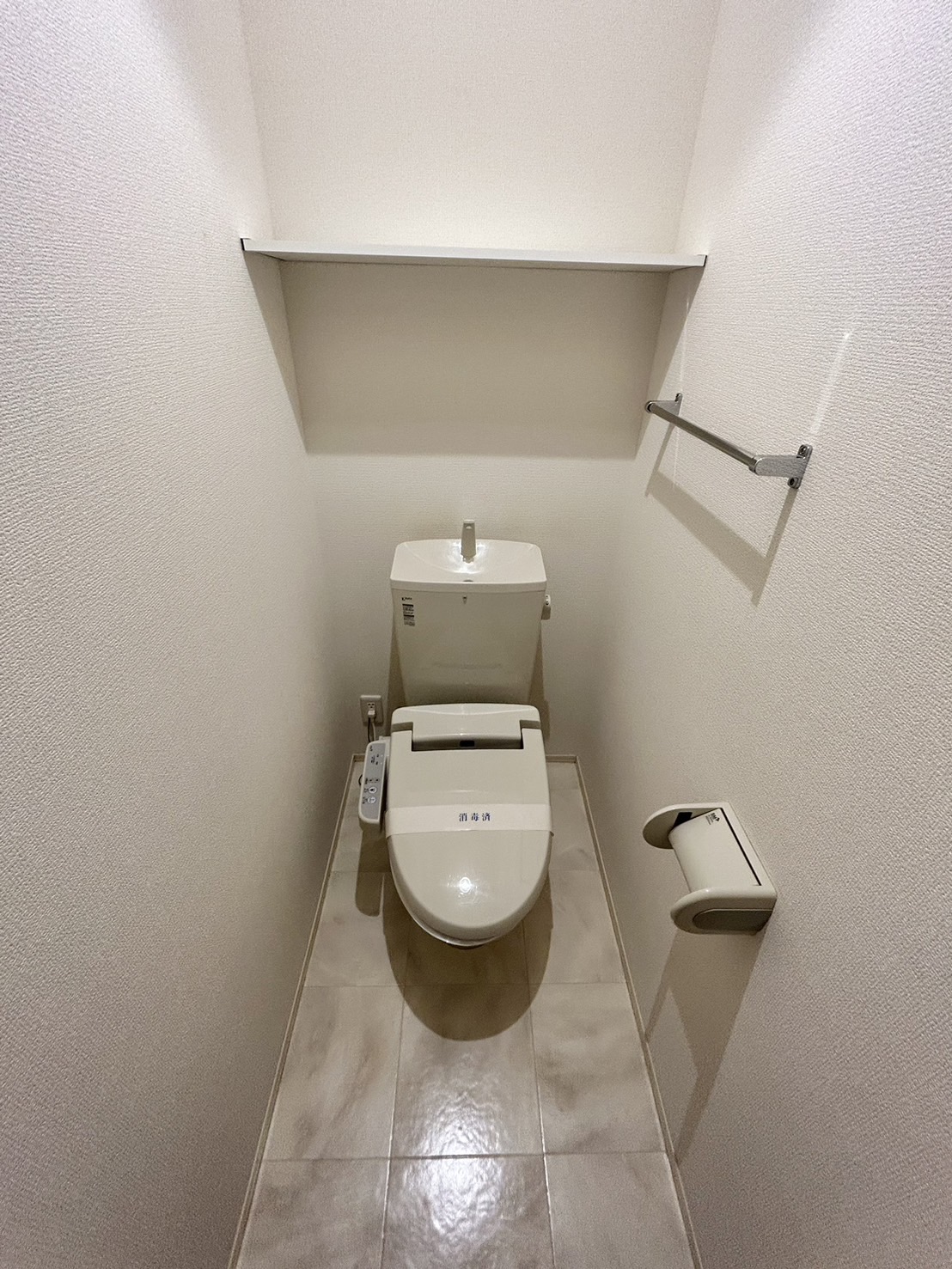 トイレ　同タイプの写真になります。