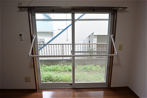 庭　１階は、シャッター雨戸付き