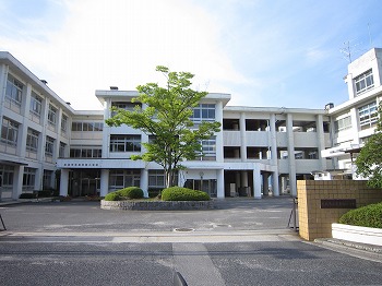 【広島市安佐南区長束西のマンションの小学校】