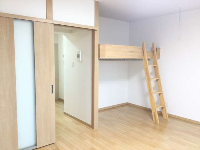 居室・リビング　室内