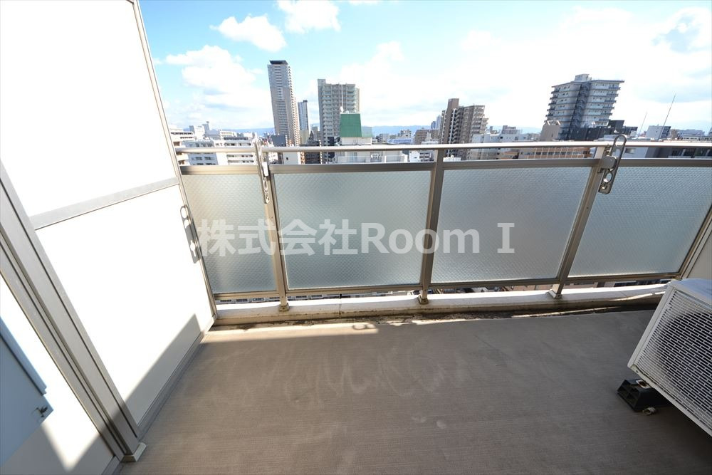 バルコニー　外からの目が気にならないバルコニーで洗濯物が干せます