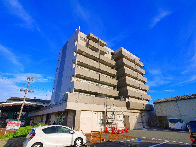 建物外観　落ち着いた雰囲気の外観です