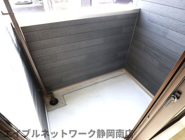 バルコニー　お洗濯にも便利なバルコニー付き