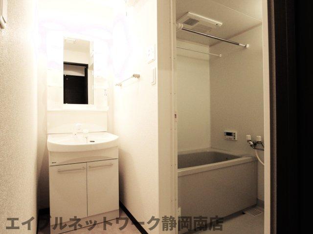 洗面設備　広い洗面スペース