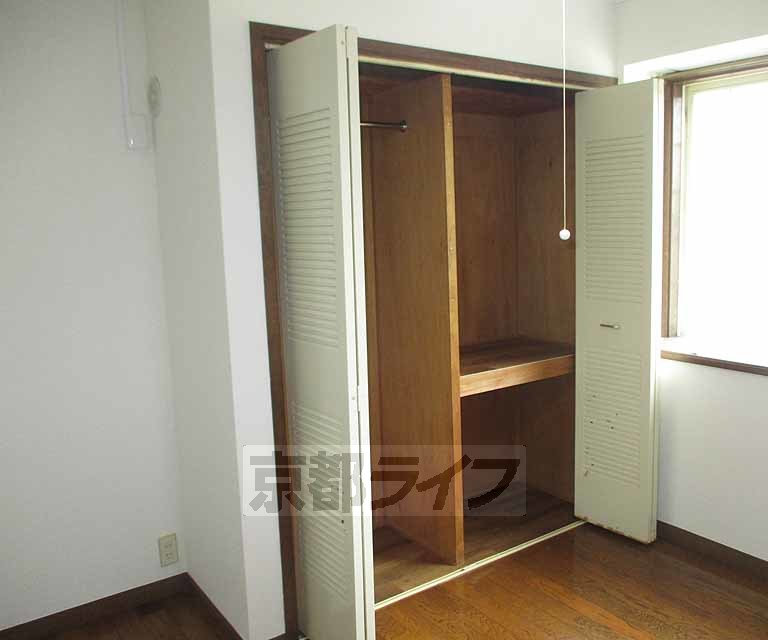 収納　広々とした部屋です。