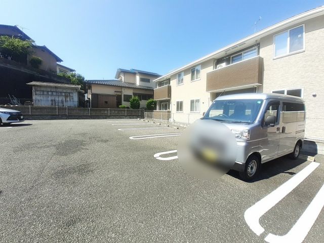 【梓壱番館の駐車場】