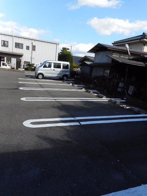 【松本市波田のアパートの駐車場】