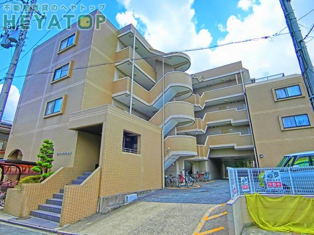 名古屋市南区駈上のマンションの建物外観