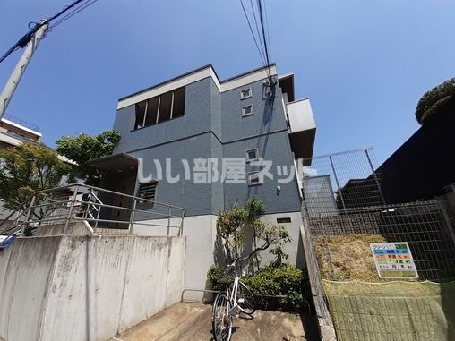 神戸市中央区上筒井通のアパートの建物外観