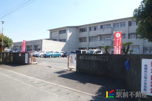 【鳥栖市村田町のマンションの小学校】