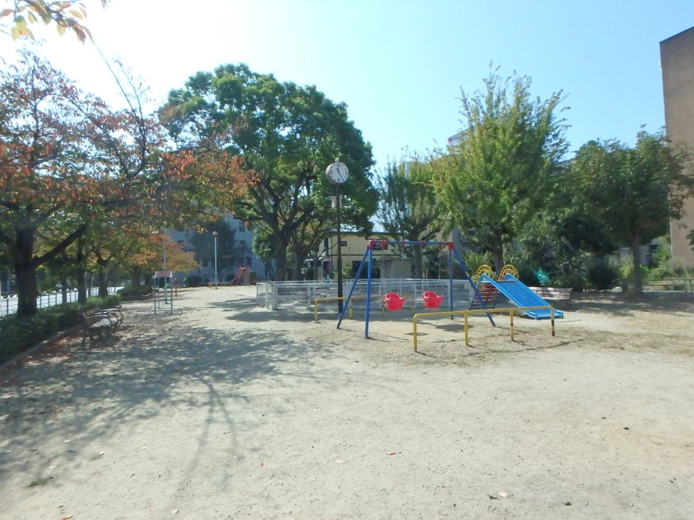 【ウェルホームズ法円坂6の公園】