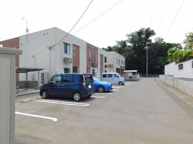 【塩竈市後楽町のアパートの駐車場】