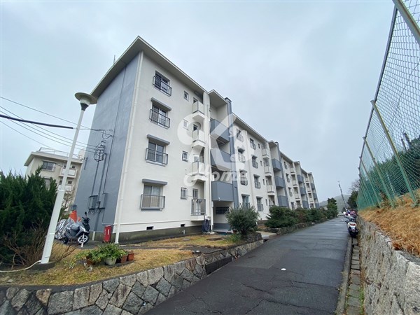 高尾台住宅２号棟の建物外観