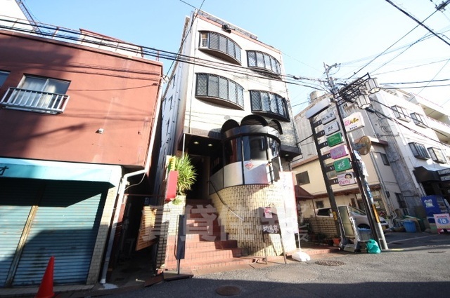 生駒市元町のマンションの建物外観