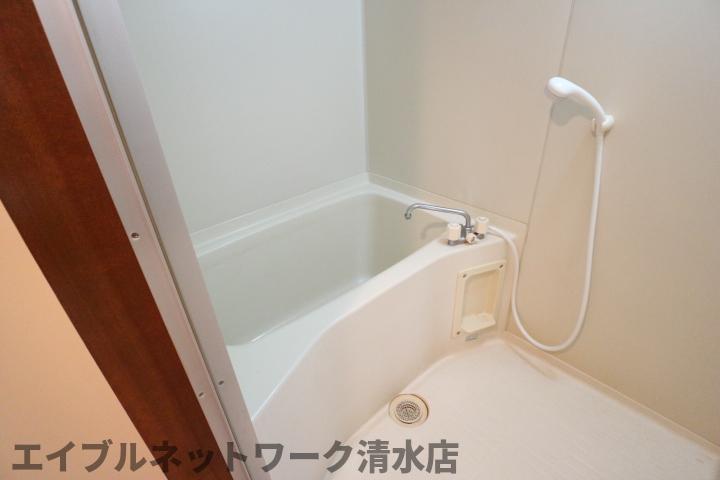バス・シャワールーム　落ち着いた空間のお風呂です